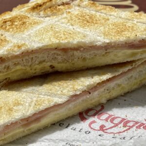 Tostado de jamon natural y mozzarella